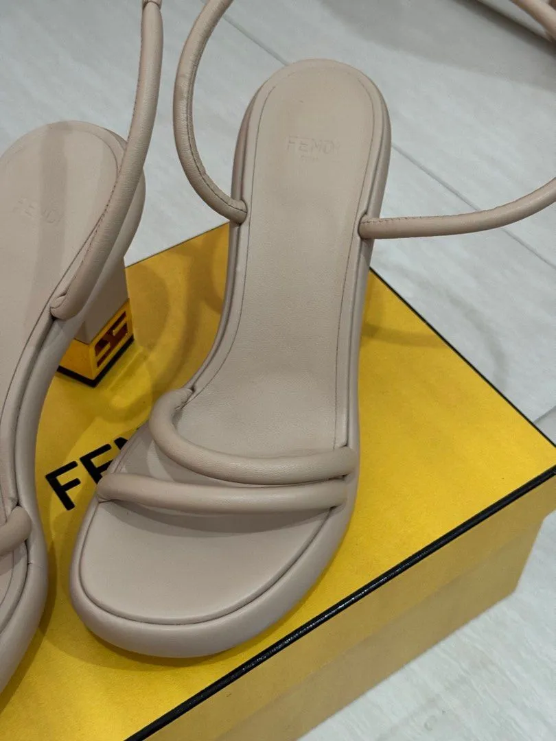 <b>FENDI</b> <br>Baguette Sandlals 38