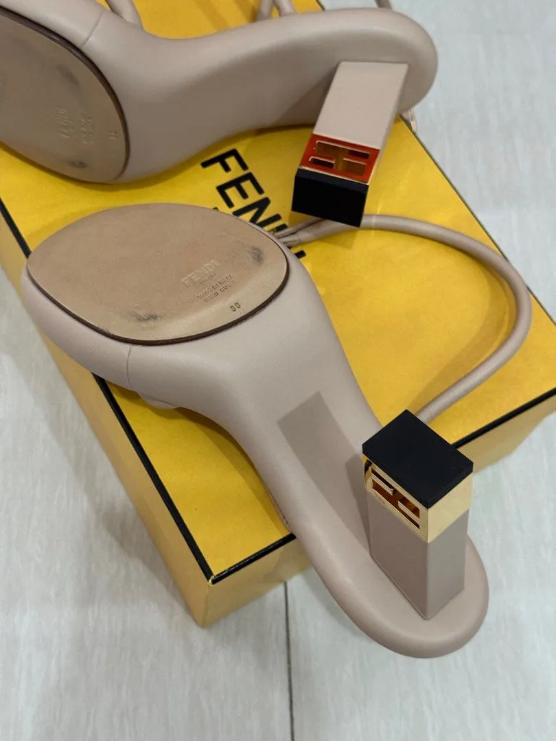 <b>FENDI</b> <br>Baguette Sandlals 38