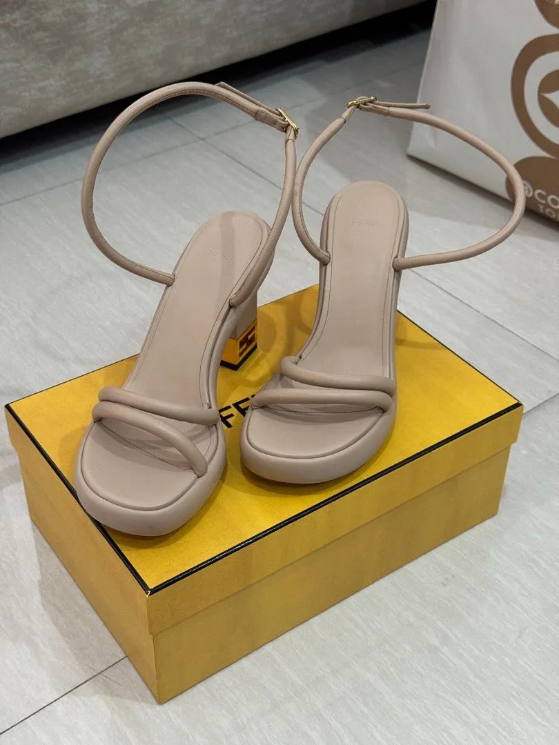 <b>FENDI</b> <br>Baguette Sandlals 38
