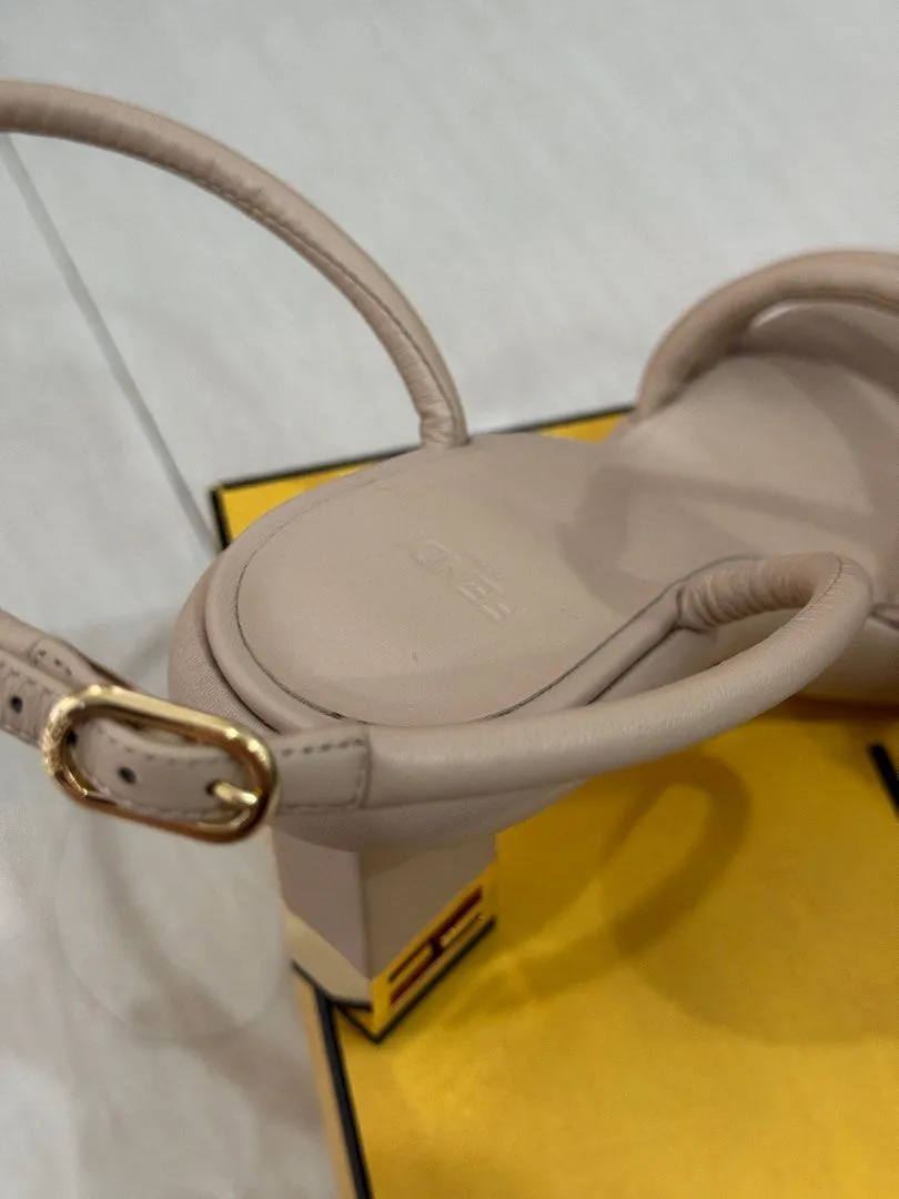 <b>FENDI</b> <br>Baguette Sandlals 38