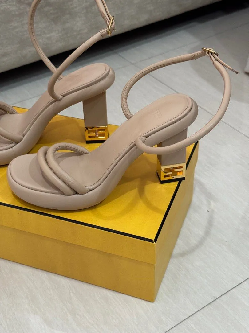 <b>FENDI</b> <br>Baguette Sandlals 38