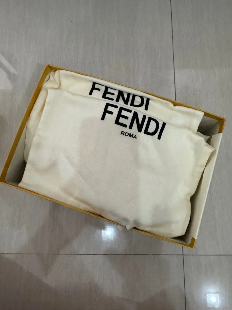 <b>FENDI</b> <br>Baguette Sandlals 38