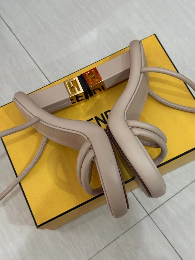 <b>FENDI</b> <br>Baguette Sandlals 38