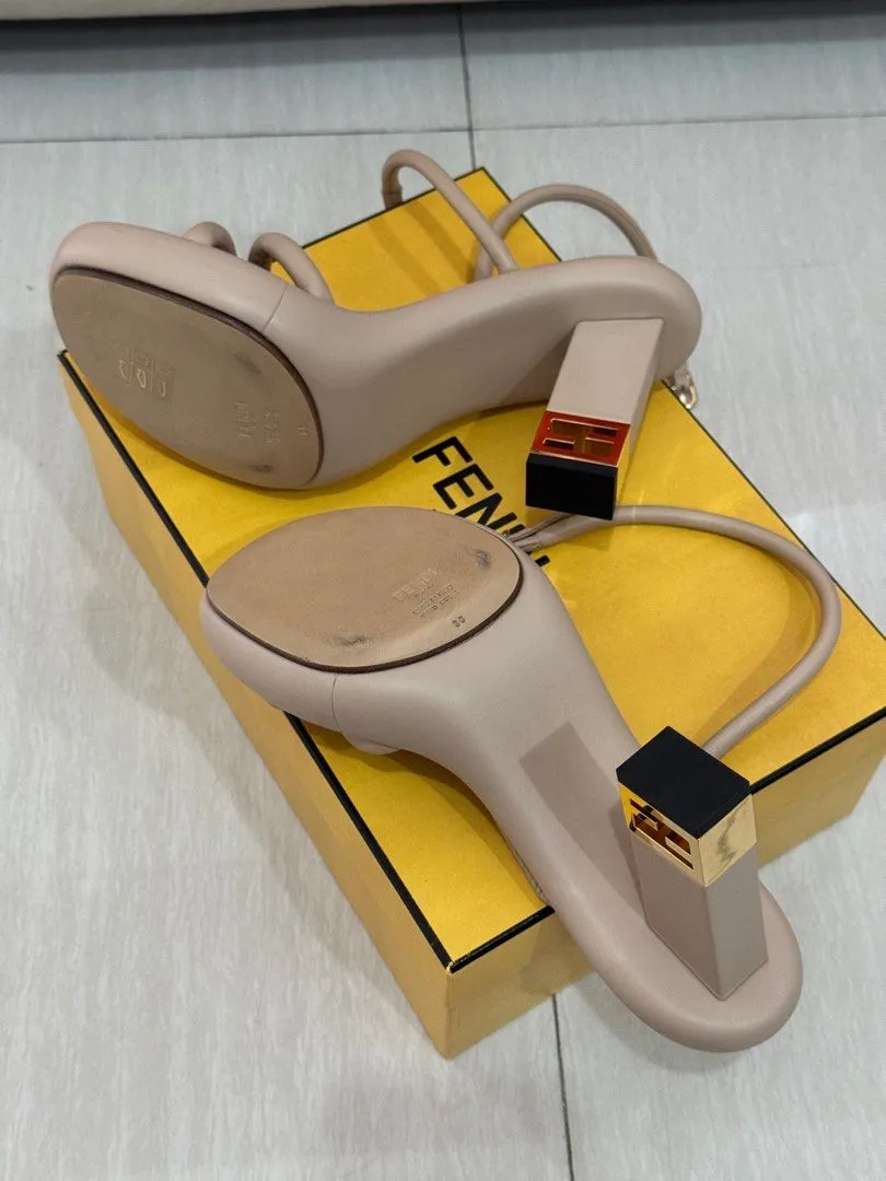 <b>FENDI</b> <br>Baguette Sandlals 38
