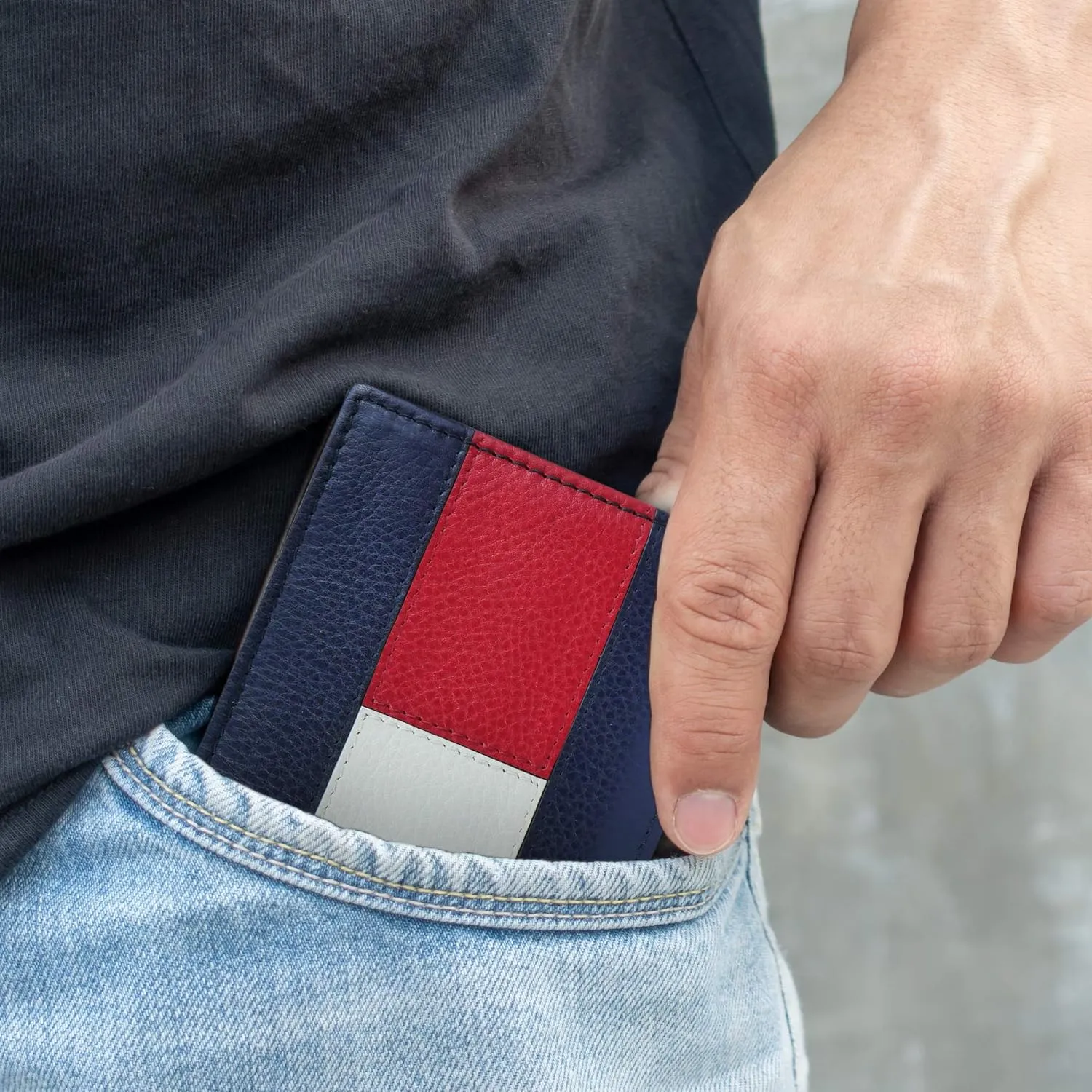 Tommy Hilfiger Men's Passcase Wallet with Removable ID Window