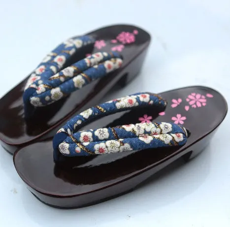 Traditional Japanese Geta Sandals with Floral Design