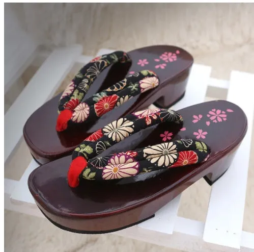Traditional Japanese Geta Sandals with Floral Design